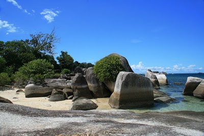 Bebatuan di Tanjung Kelayang, tidak jauh berbeda dengan di Tanjung Tinggi