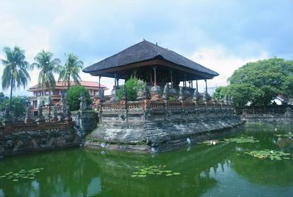 Bangunan Bale Kambang