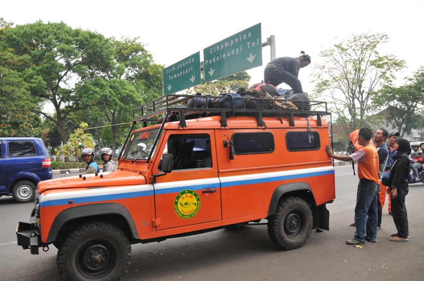 Persiapan keberangkatan dari Bandung ke Padang di Sekretariat Mahawarman