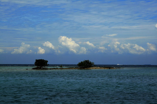 Sebuah pulau kecil di perairan Pulau Tidung