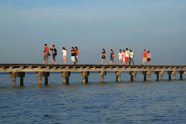 Jembatan Pulau Tidung yang menjadi ikon menarik pulau ini