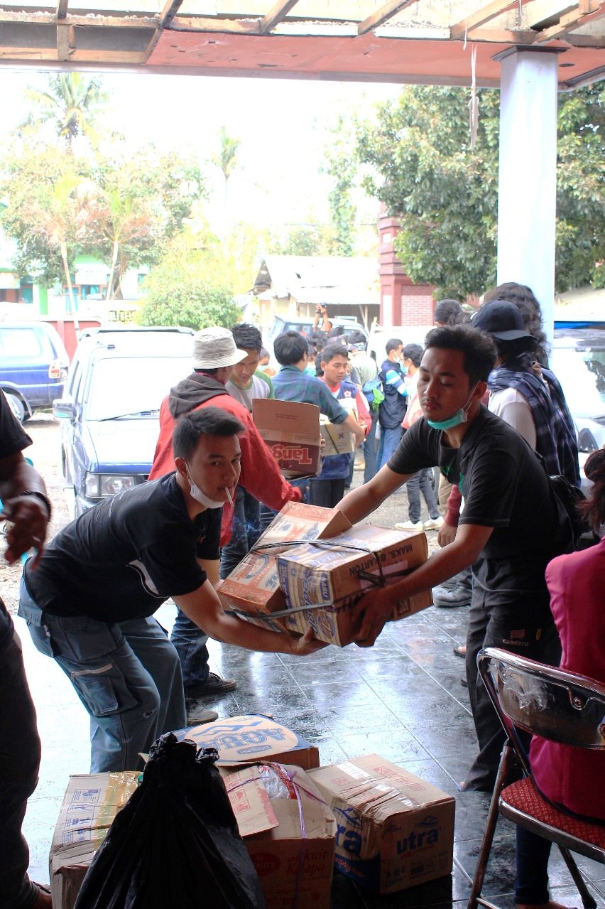 Gotong Royong Para Relawan