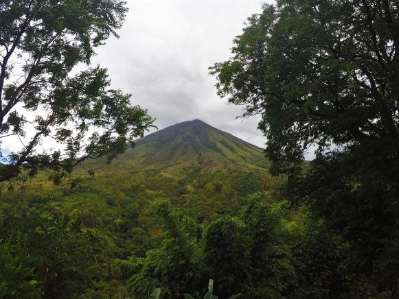 Pemandangan cantik gunung Inerie