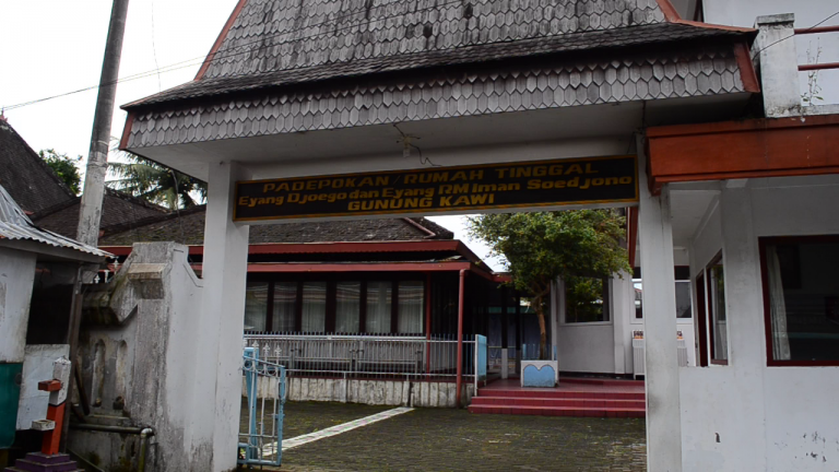 Tempat tinggal Imam Soedjono bersama para pengikutnya yang hijrah ke Wonosari.